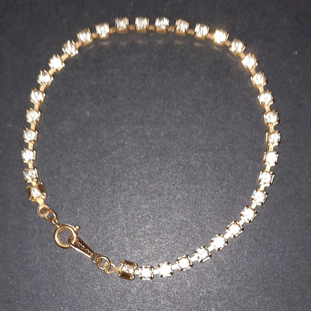 Avon tennis bracelet goldtone rhinestones